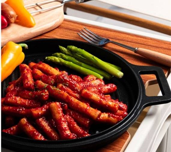 오마이맛의 대표상품 '골목길 원조 기름떡볶이'.
