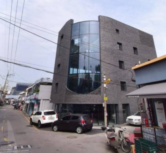 배우 고소영이 지난 2월 39억5000만원에 매입한 송정동 빌딩. 지상1~5층, 연면적 352.75㎡ 규모다. [거리뷰 캡처]