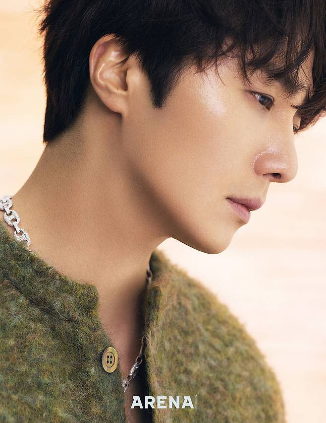 Actor Jung Il-woo has released a picture ahead of his new Drama appearance.In the picture on the theme of painting in painting, Jung Il-woo showed Suh Jung and elegant appearance as part of the picture.In the interview that followed the filming, he expressed his feelings and expectations in the drama Good Job.As for the role of Eun Sun-woo, Monks charm is all a person who is gathered.It is a complex of Monk Conan, Boy Monk Kim Jeon Il and Sherlock Holmes, and made him expect to transform Jung Il-woo.As for the co-work with Actor Kwon Yuri Ri, he said, I tried to raise the performance as much as possible because I know the merits of each other and know what kind of troubles I have.The question of what the Top Model and the goal are as Actors is: When you do the Top Model, you dont want success; you dont even fear failure.I have good resilience, and I have good ability to recover when I fail. He said that there is something that I can get from failure.