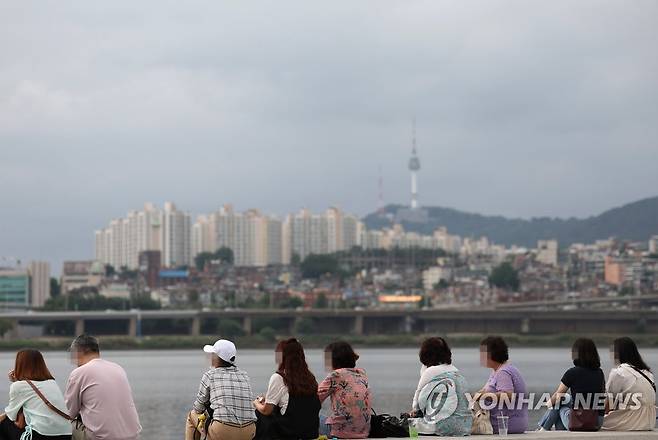 구름 낀 무더위 [연합뉴스 자료사진]