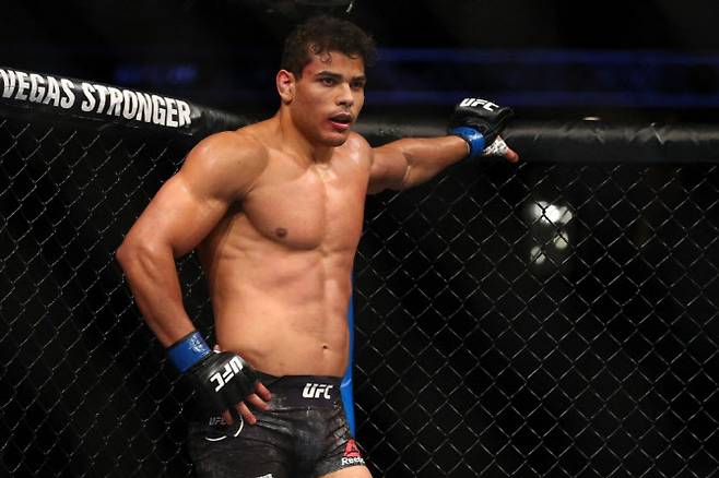 Ufc 미들급 6위 코스타, 3년 만에 복귀한 락홀드 제압..연패 탈출