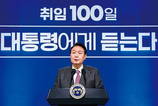 윤석열 대통령이 8월 17일 용산 대통령실 청사에서 취임 100일을 맞아 첫 공식 기자회견을 하고 있다. 
(이승환 기자)