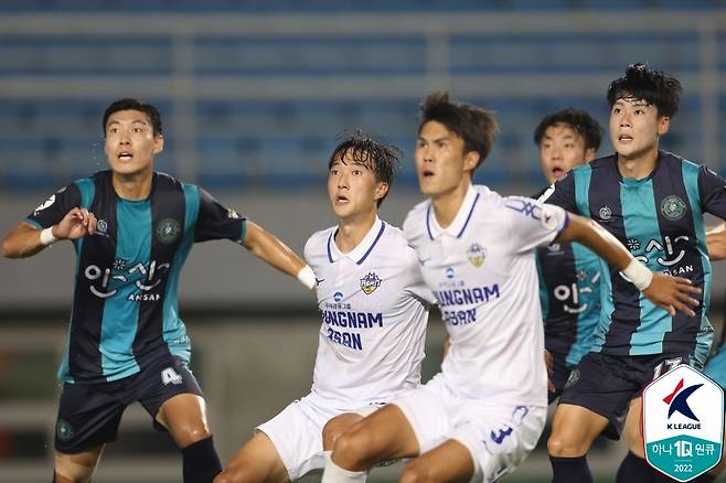 안산과 충남아산의 경기(한국프로축구연맹 제공)