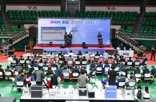 신인 지명 : 지난해 9월 잠실학생체육관에서 열린 2021년 KBL 신인드래프트. KBL 제공