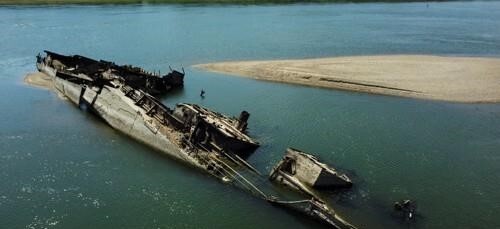 세르비아 다뉴브강에서 발견된 2차대전 당시 독일 군함. 프라호보=로이터연합