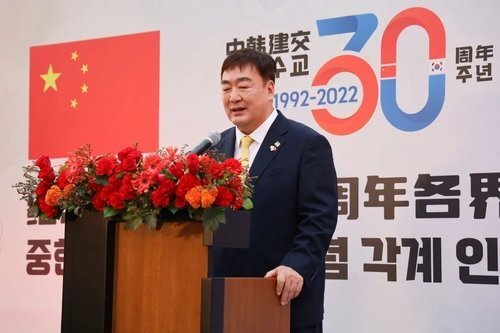 싱하이밍 주한 중국대사가 지난 22일 서울에서 열린 한중 수교 30주년 경축 리셉션에서 축사를 하고 있다. [주한중국대사관 홈페이지]