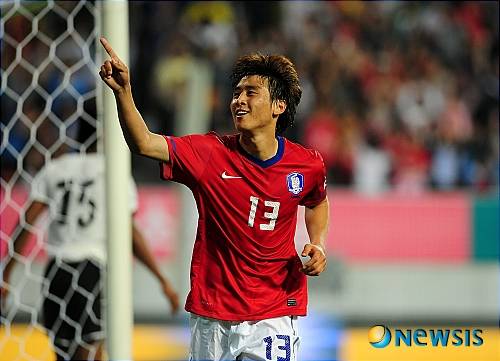 【전주=뉴시스】이동원 기자 = 7일 오후 전주월드컵경기장에서 축구대표팀 친선경기 대한민국과 가나의 경기가 열렸다. 후반전 역전을 터트린 구자철(대한민국)이 골 세리머니를 하고 있다. dwlee@newsis.com