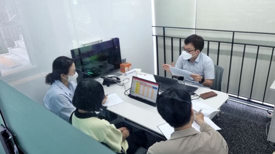 지난 3월부터 매주 토요일 상시 운영되는 ‘송파런 1:1진학컨설팅’을 통해 입시전략 지도 받는 모습