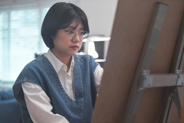 회사를 그만두고 소속 없이 살았던 2018년은 모색의 시간이자 방황의 시간이었다. 이 시간들에 대한 이야기는 그의 그림 에세이'매일을 헤엄치는 법'에 고스란히 담겼다. 김하겸 인턴기자