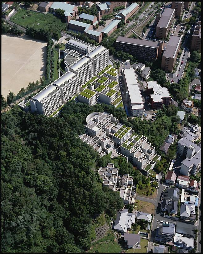 A view of Rokko Housing in Hyogo prefecture, Japan (Photo by Mitsuo Matsuoka)