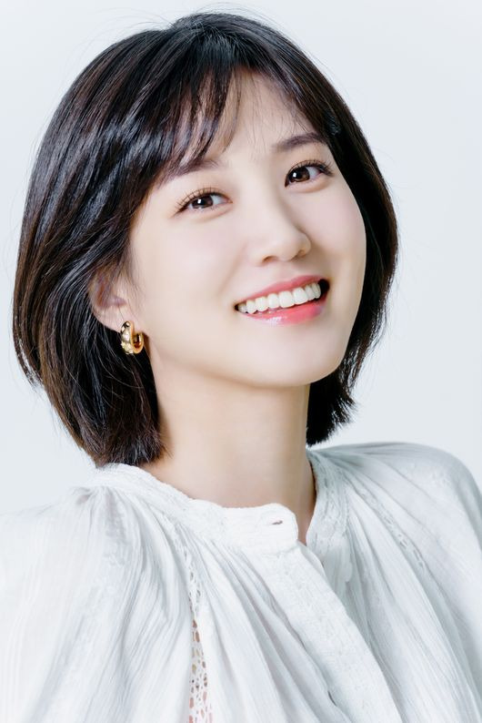 Following Interview1), Actor Park Eun-bin (31) explained the process of the birth of a screen that introduces itself to people Young-woo first met in the drama Wooyoungwoo.Park Eun-bin said in an interview with a cafe in Apgujeong, Seoul on the afternoon of the 22nd, The first test shot was a god introducing himself as a new lawyer. According to the director, he thought that he was right after shooting. Wooyooungwoo, a strange lawyer (playwright Moon Ji-won, director Yoo In-sik) is a drama depicting the survival of a large law firm by a new lawyer, Wooyoungwoo (Park Eun-bin), who has a genius brain and autism spectrum at the same time.Wooyoungwoo has been suffering from failing to pass the rotary door of the entrance to the building since the first day of work at Hanbada, a law firm, and barely enters with the help of Lee Jun-ho (Kang Tae-oh).When I went to the office of lawyer Chung Myung-seok (Kang Ki-young) and introduced myself, I said, My name is Wooyoungwoo even if I read it upside down.Goose Tomato Switzerland India, Wooyoung Woo, explains.Park Eun-bin said, I have done the ambassador every time, but I think it was an important word to tell you that Young-woo is such a person.At first, there was trial and error in catching the tone of Youngwoo, but it was an ambassador that all of our crew agreed on. Park Eun-bin said, Personally, there was no work I did not do my best. I can not say which is the sicker finger and which is more attached.Wooyoungwoo, a strange lawyer, is a popularly loved work, but it seems to be remembered as a work that received great love in 2022.Thankfully, I met a character who calls me life-catch, and I think I will live without changing much in the future. Wooyooungwoo, a strange lawyer who started its first episode with 0.9% nationwide (the same as Nielsen Koreas provision) on June 29, was loved by viewers and recorded 11.7% in the 7th episode (broadcast on July 20), exceeding 10%.Wooyoungwoo, which had 9 episodes (broadcasted on July 27) recorded 15.8% and exceeded the 15% mark, ended in popularity with 17.5% in the last episode of End on the 18th of this month.I want to give it to the Cetaceans of this world (laughing) and I am truly grateful for your love.I had a really grateful day for sending a lot of support to Actor Park Eun-bin.I want to support the days of those who have watched Wooyoungwoo.  (It continues at Interview3)tree extract