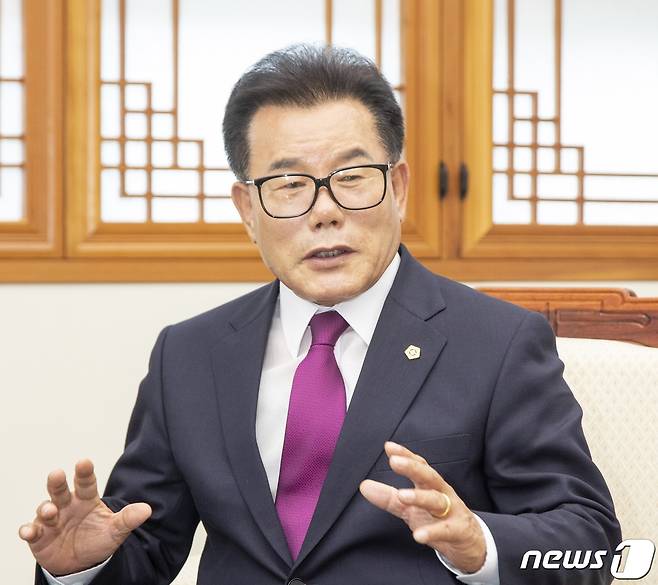 민선 8기 전반기 배한철 경북도의회 의장 "신공항, 조속하고 성공적으로 개항돼야 한다며 의회 차원에서 힘 모을것이다＂고 말하고 있다. ⓒ News1 김대벽 기자