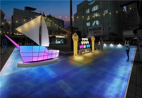 용두사지철당간 야경  [청주시 제공. 재판매 및 DB 금지]