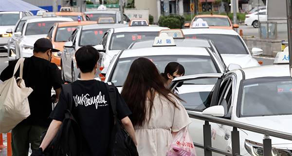 [Photo by Kim Ho-young]