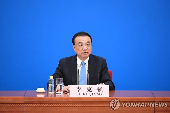 올해 3월 전국인민대표대회 폐막 기자회견 하는 리커창 [베이징 신화=연합뉴스 자료사진]