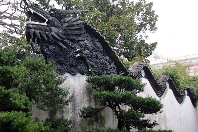 물결치듯 휘어진 예원의 용장. ⓒ최종명