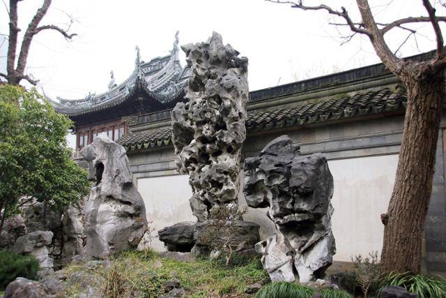 예원 옥영롱. 3m 높이의 암석이다. ⓒ최종명