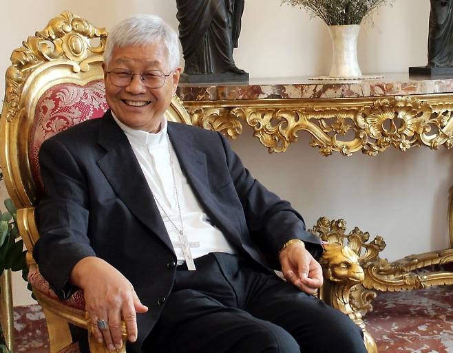 추기경 서임 앞둔 유흥식 교황청 성직자부 장관 (바티칸=연합뉴스) 신창용 특파원 = 유흥식 추기경이 18일(현지시간) 바티칸 교황청 성직자부 건물에서 연합뉴스와 인터뷰를 하고 있다. 2022.8.21. changyong@yna.co.kr