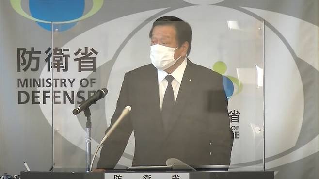 지난 26일 기자회견을 하고 있는 하마다 일본 방위상