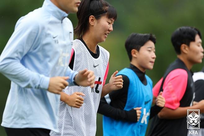 여자축구 대표팀에 처음 발탁된 이수인(왼쪽)과 천가람 [대한축구협회 제공. 재판매 및 DB 금지]