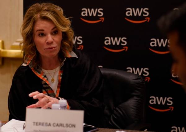 테레사 칼슨 전 아마존웹서비스(AWS) 공공 클라우드 부문 부사장이 지난 2018년 11월 27일 AWS 연례 행사 '리인벤트'에 참석해 기자 간담회를 하고 있다. /조선비즈DB
