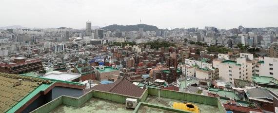 서울 종로구 창신2동 9·10·12구역은 신속통합기획 주택 재개발 2차 공모를 위한 주민 동의율 징구가 한창이다. 사진은 서울 종로구 창신2동 전경. 사진=박범준 기자