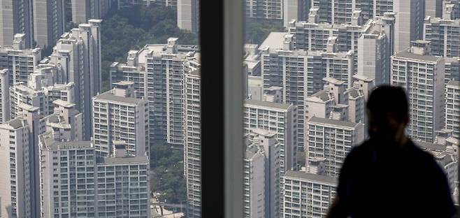 서울 송파구 롯데월드타워 전망대 서울스카이에서 바라본 서울시내 아파트 단지. /사진제공=뉴시스