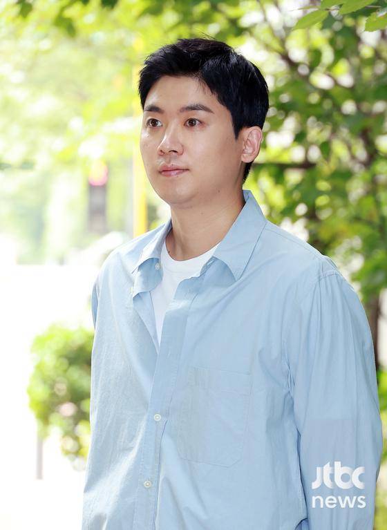 배우 조현철이 18일 오후 서울 마포구 상암동 JTBC에서 백상 인터뷰를 진행했다. 조현철이 인터뷰에 앞서 포토타임을 갖고 있다.  드라마 '아르곤' '호텔 델루나' '구경이', 영화 '초행' '삼진그룹 영어토익반' '이웃사람' 등에 출연해 얼굴을 알린 조현철은 넷플릭스 오리지널 시리즈 'D.P.'에서 강렬한 인상을 남기며 제58회 백상예술대상 TV부문 남자 조연상을 수상했다.  김진경 엔터뉴스팀 기자 kim.jinkyung@jtbc.co,kr (콘텐트비즈니스본부) /2022.08.18/