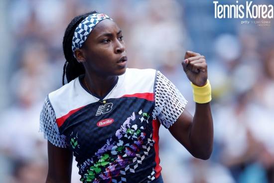 화려한 패션을 선보이며 3회전에 진출한 코코 가우프