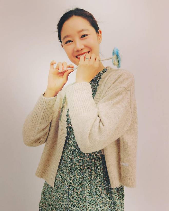 Actor Gong Hyo-jin showed off his perfect visual.On the last two days, Gong Hyo-jin posted several photos with his article Finally the most beautiful in autumn through his personal instagram.Gong Hyo-jin in the public photo is a picture of the picture, especially his distinctive features and lovely charm, which attracted the viewers admiration.The netizens who saw this had various reactions such as beautiful, sister lives alone in the world and beautiful.iMBC  Photo Source Gong Hyo-jin Instagram