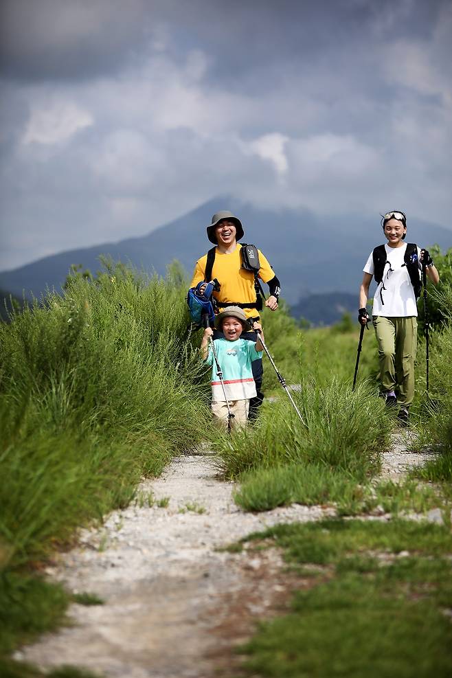 강화 나들길 11코스인 석모도 바람길. 해안선을 따라 소박한 길이 이어진다.