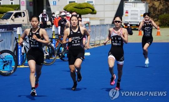 지난 4월 2022 항저우 아시안게임 트라이애슬론 여자대표선발전 경기모습. [연합뉴스 자료사진]