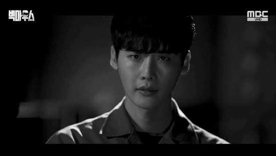 Lee Jong-suk faces Ms. Lobin, the king of the dark world.MBCs Golden Mouth 11th TV viewer ratings, which was broadcast on the last two days, ranked first in the drama with 11.4% in the metropolitan area and all over the country.In particular, the scene where Choi Doha (Kim Joo-heon) confirms the death of Jang Hye-jin (Hong Ji-hee) soared to 13.7%, and it foresaw a new storm to Dr. Chang-Ho (Lee Jong-suk), and Im Yoon-ah.(Nilson Korea Standards)On the day of the show, Dr. Chang-Ho and Riot aimed at the Komiho couple were found to be the real Big Mouths Identity as the room captain Novak (Ms. Lobin).Gan Su-cheol (Kim Dong-won), who was appointed as the new principal with the support of the mayor of Gucheon, Choi Doha, conducted physical examinations of prisoners under the name of rooting out corruption in the prson.The real Big Mouth hiding in the prisoners and the collaboration with Dr. Chang-Ho to find the sewer.But as the jailer, who tasted the power, creaked from the beginning with Dr. Chang-Ho.Apart from this, the test was conducted to find out the contents of Seo Jae-yong (Park Hoon)s unpublished paper.A new drug was detected in the blood test results of Death row Tak Kwang-yeon (Jew Tae-ju), commissioned with the help of Jang Hye-jin, and the identity of ghost disease that occurred to model prisoners was leukemia.In the meantime, the evil of the guard who carried the doha on the back of the doha increased more and more.He assaulted former chief privateer Park Yungap (Jung Jae-sung) and threatened to reveal Big Mouths Identity on condition of the lives of the sewage crew.Dr. Chang-Ho, who appeared following, settled the confusion, but could not stop the overabundance of the guard.At the same time, Big Mouth and Dr. Chang-Ho, who threatened his wife Hyun Joo-hee (Ok-yeon), were in extreme DDanger and Choi Doha closed his binge.The guard who called all the inmates was Dr.Chang-Ho revealed that it was a fake Big Mouth and issued an emergency measure with the attractive condition that the person who catches the real Big Mouth is a special amnesty.Watching the dogmatic behavior of the guard, Dr Chang-Ho decided to use him to pull out Big Mouth.As a result of the emergency measures, the complaints of the inmates were gozo day by day, and Park Yun, who was subject to DDanger, suffered from bullying every day.Park Yun-gap, who could not withstand the ongoing assault, visited Dr. Chang-Ho and said, If you do not come out this time, I will overturn this plan whether you kill me or not.Dr. Chang-Ho, a new DDDanger came to those who were in a situation where the Komiho couple were running diligently to catch both Big Mouth and Choi Doha.Jang Hye-jin, a strong helper, was not even Killed by Husband Han Jae-ho (Lee Yoo-joon), and Choi Doha confirmed his relationship with Komiho.The ominous expectation became a reality when Choi Doha ordered Kang Su-cheol to kill Dr. Chang-Ho and Komi.The prison guards were ordered to raise Riot, and the prson quickly became a mess.But Dr. Chang-Ho, who does not know this, just waited silently for a face-to-face with the real Big Mouth.Here, a power outage occurred inside the prson, and the DDDanger feeling toward Dr. Chang-Ho and Komiho also soared to Gozo.At that moment, Dr. Chang-Ho, who felt popular, lit up and he was panicked after facing the real Big Mouth Novak sitting in front of him.Meanwhile, the 12th episode of Big Mouth airs today (on the 3rd) at 9:50 p.m.Photo: MBC broadcast screen