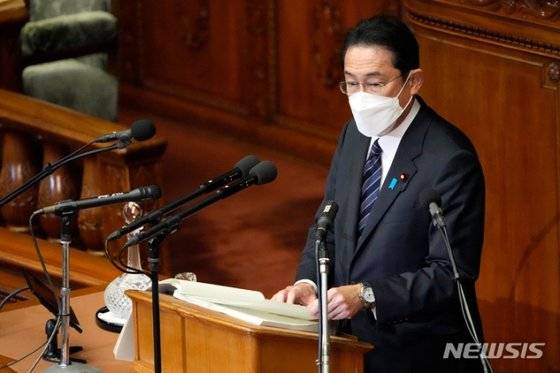 기시다 후미오 일본 총리는 지난 1월 본회의 시정연설에서 한일 관계와 관련 "일본의 일관된 입장"을 강조하며 한국 측에 적절한 대응을 강력하게 요구하고 있다고 말했다. [뉴시스]
