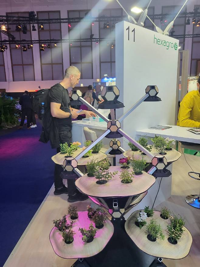 IFA 넥스트관에 전시된 헥사그로의 '파밍 트리'. <베를린/정유정 기자>