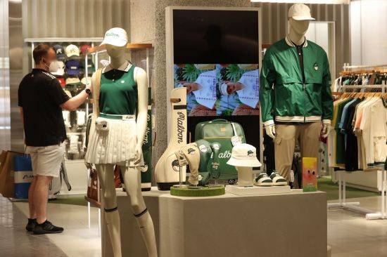 골프의류 매장 전경. 사진출처=연합뉴스