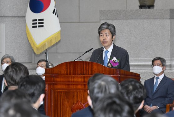 김재형 대법관이 2일 오전 서울 서초구 대법원에서 열린 퇴임식에서 퇴임사를 하고 있다. 연합뉴스