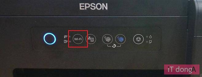 프린터의 Wi-Fi 버튼을 1~2초간 눌러 WPS 접속 기능을 활성화하자