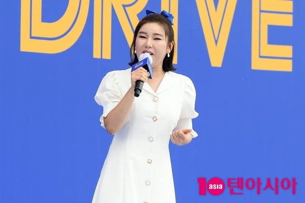 The Trot Queen Song Ga-in, born by TV Chosun, returned to your home in three years.As soon as the Inguinal with Division, which had a disagreement, left, TV Chosun, which was accompanied by Song Ga-in.Starting with Chuseok, Song Ga-in is showing the willingness to show the essence of Trot Original Broadcasting.On the 7th, TV Chosun Chuseok special feature Song Ga-in 2022 National Tour Concert was broadcast. It will be organized at 5 pm on the 10th and 11 am on the 12th.Chuseok is a special feature of Song Ga-in. It is a pre-heat of Trot entertainment program to be accompanied by Mr. Trot2, Song Ga-in and Kim Ho-joong in the second half of the year.TV Chosun sent out Inguinal with PD, which hit Miss Trot and Mr. Trot, and then invited the star who wanted it.Song Ga-ins appearance on TV Chosun is only three years.This is because he never appeared on TV Chosun after Lets Go to the Pong, which he starred alone as a winners privilege after winning Miss Trot Jean () in 2019.Song Ga-in has been a star since 2019; Song Ga-in has given life to Trot, which was a recession after Jang Yoon-jung and Park Hyun-bin, and has run the best stock price in the mainstream.Song Ga-ins entertainment was the highest audience rating, so the broadcaster was not interested in Song Ga-in.However, Song Ga-in did not show up in TV Chosun, which is like your home, causing curiosity.In particular, MBC took charge of Song Ga-ins first solo recital relay, not TV Chosun, and discord came out.The reason for the discord is that TV Chosun is claimed to be in TV Chosun, which demanded a schedule that was difficult to digest to Song Ga-in.It is known that Song Ga-in pours into an unreasonable schedule and gets vitamin injections every time he gets a break.In the end, Song Ga-in was in a state of trouble, such as being submerged in his neck, and the speculation that TV Chosun was overworking Song Ga-in became true among fans.The conflict between Song Ga-in and Inguinal with PD, who was the production director at the time, became a reality, refusing to broadcast Song Ga-ins recital.Turning around, Song Ga-in returned to TV Chosun, which would have been more painful than anyone, watching Song Ga-ins victory.TV Chosun planned a special feature centered on Song Ga-in as soon as Inguinal with PD left.Add another singer, Kim Ho-joong, who had a feud with Inguinal with PD.Inguinal with PD, who left TV Chosun, took MBN hand and announced the production of Trot Survival Burning Mr. Trotman.Inguinal with Division also made the atmosphere by making Trot of Our Trot with Chuseok special feature.Coincidentally, the TV Chosun Song Ga-in Concert and Inguinal with Divisions Our Trot were broadcast on the same day.The confrontation between Song Ga-in and Inguinal with Division, which led to the Trot craze, was exciting: Its still just a trailer.Song Ga-in will challenge the broadcast with the name, starting with a special feature on the TV Chosun Chuseok, and Song Ga-in, who has flown across the country, is expected to move forward.