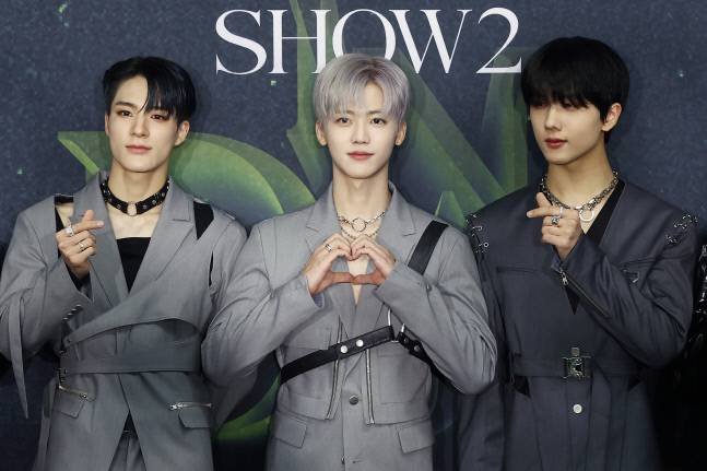 NCT가 전하는 하트    (서울=연합뉴스) 진연수 기자 = 그룹 엔시티 드림 제노(왼쪽부터), 재민, 지성이 8일 오후 서울 송파구 잠실올림픽주경기장에서 열린 두 번째 단독 콘서트 ‘더 드림쇼2 - 인 어 드림(THE DREAM SHOW2 - IN A DREAM)’ 기자회견에서 포즈를 취하고 있다. 2022.9.8    jin90@yna.co.kr(끝)<저작권자(c) 연합뉴스, 무단 전재-재배포 금지>