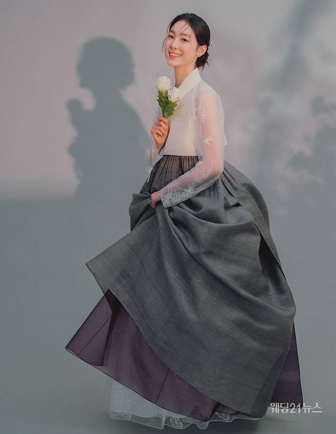 사진 : 한복 이종순한복, 포토그래퍼 멜리브라운 스튜디오, 헤어 유나(뷰티 진동희), 메이크업 송은(뷰티 진동희), 모델 이예담, 천석범, 스타일링 박선혜, 소품협찬 슬기주머니