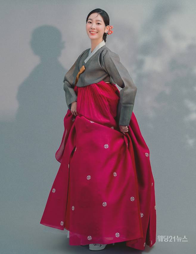 사진 : 한복 이종순한복, 포토그래퍼 멜리브라운 스튜디오, 헤어 유나(뷰티 진동희), 메이크업 송은(뷰티 진동희), 모델 이예담, 천석범, 스타일링 박선혜, 소품협찬 슬기주머니