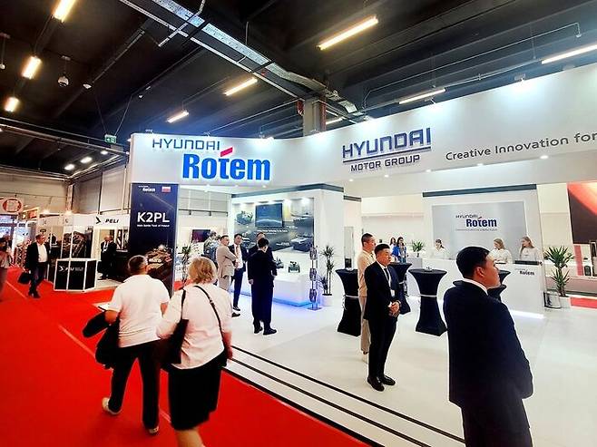 폴란드 MSPO에 참가한 현대로템의 전시 부스