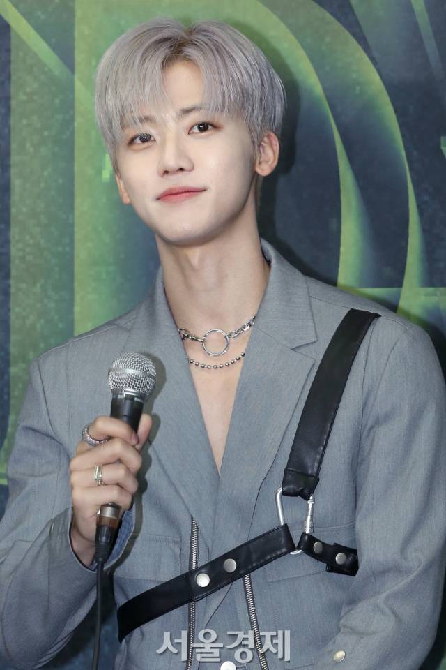 NCT드림 재민이 8일 오후 서울 송파구 잠실 올림픽주경기장에서 열린 두 번째 단독 콘서트 '더 드림쇼 - 인 어 드림(THE DREAM SHOW -In A DREAM)' 기자회견에서 질문을 듣고 있다. / 사진=김규빈 인턴기자