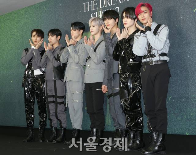 NCT드림(NCT DREAM/마크 런쥔 제노 해찬 재민 천러 지성)이 8일 오후 서울 송파구 잠실 올림픽주경기장에서 열린 두 번째 단독 콘서트 '더 드림쇼 - 인 어 드림(THE DREAM SHOW -In A DREAM)' 기자회견에서 포즈를 취하고 있다. / 사진=김규빈 인턴기자