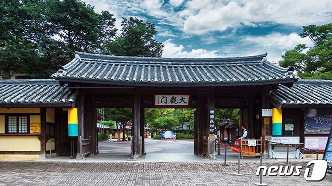 용인 한국민속촌(경기관광공사 제공)/