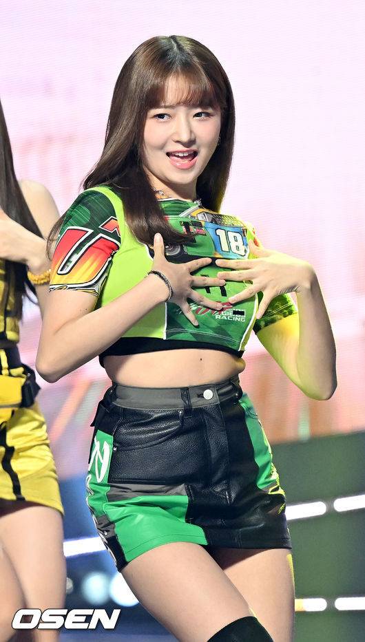 [OSEN=고양,민경훈 기자] 7일 오후 경기도 고양시 일산동구 MBC 드림센터에서 MBC M ‘Show! Champion(쇼! 챔피언)’ 생방송이 진행됐다.가수 아이브(IVE) 레이가 화려한 무대를 선보이고 있다. 2022.09.07 / rumi@osen.co.kr