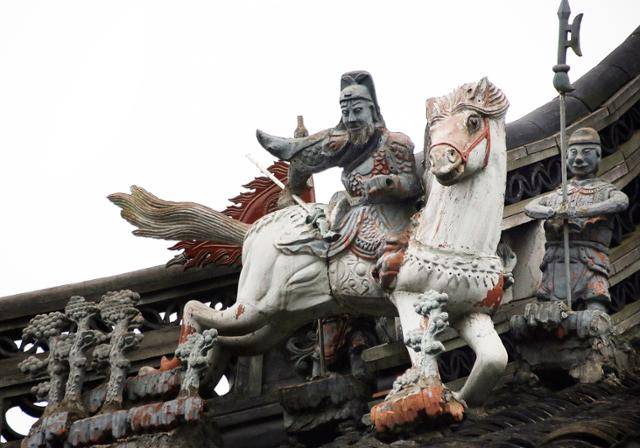 주가각 성황묘 대전인 성황전 지붕의 관우. ⓒ최종명