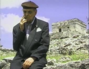 1990년 처음으로 마야의 티칼 유적을 본 크노로조프. TV 다큐멘터리 캡쳐