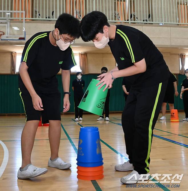 2022 서울림운동회 통합스포츠클럽 수서중 1회차. 스태킹 릴레이,

허상욱 기자wook@sportschosun.com